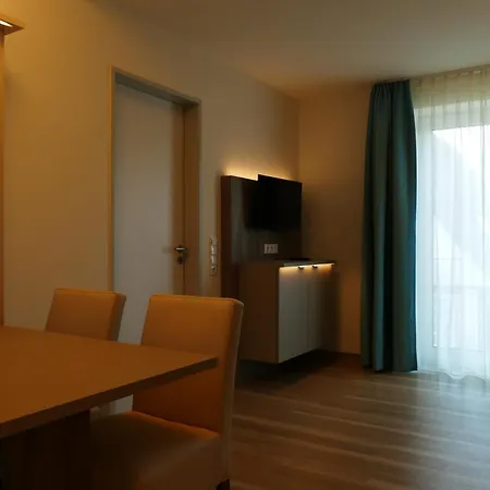 アパート Meyn's ゾルタウ